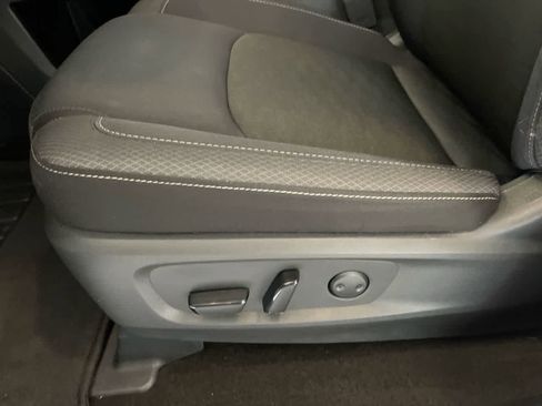 Used 2024 Nissan Pathfinder SV image 12