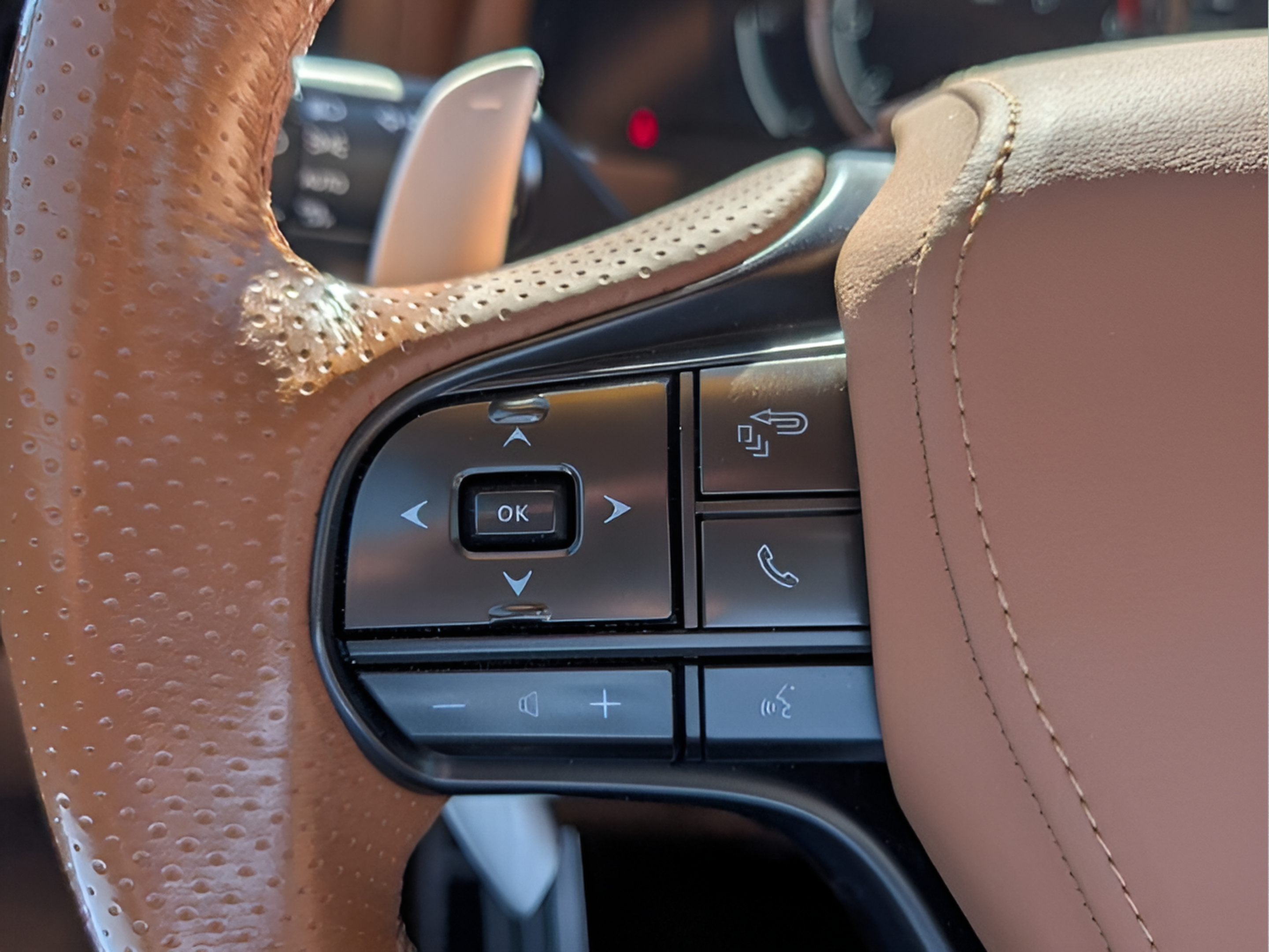 Used 2022 Lexus LC 500 Convertible w/ Touring Package RWD image 24