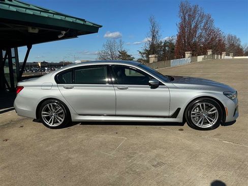 Used 2016 BMW 750i xDrive image 8