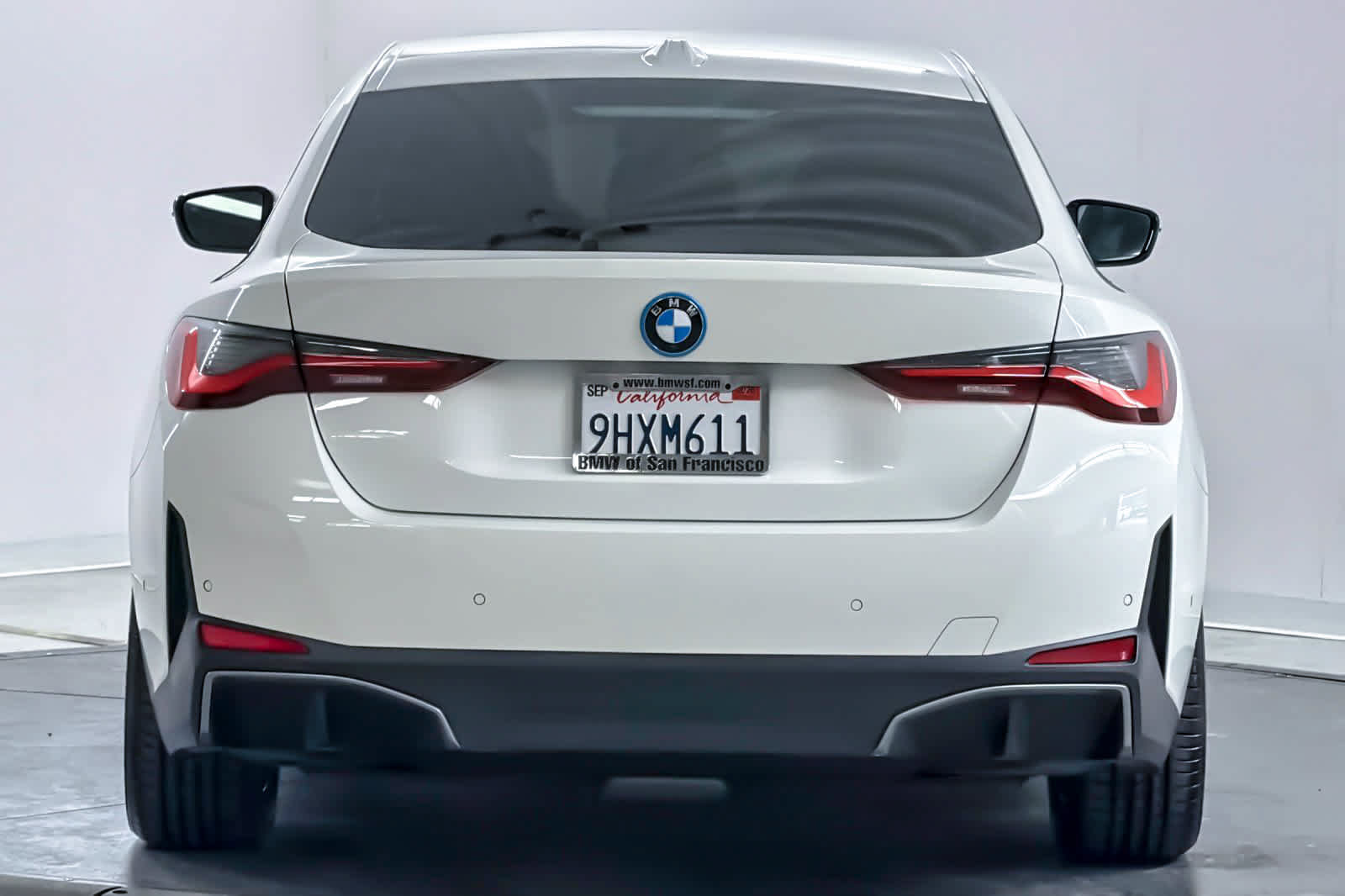 Used 2023 BMW i4 eDrive40 w/ Premium Package RWD image 7