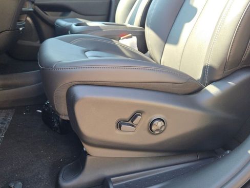 New 2026 Chrysler Pacifica Select image 23