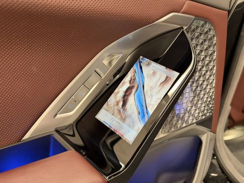 Used 2023 BMW 760i xDrive image 45