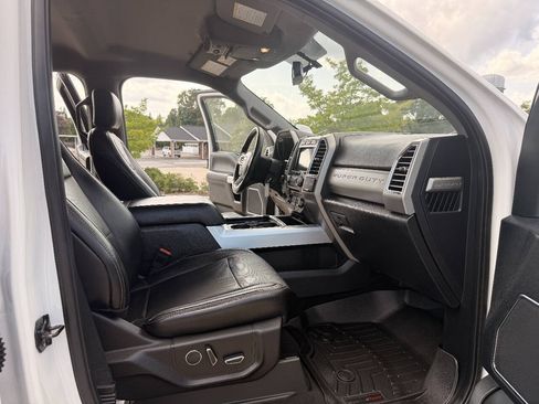 Used 2017 Ford F250 Lariat w/ Lariat Value Package AWD/4WD image 24