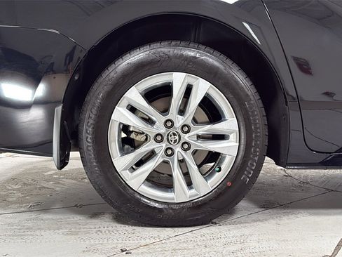 Certified 2025 Toyota Sienna Limited image 23