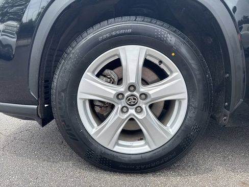 Certified 2025 Toyota Highlander LE FWD image 43