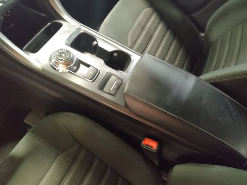 Used 2019 Ford Fusion SE FWD image 26
