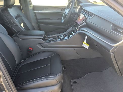 New 2025 Jeep Grand Cherokee Limited image 34