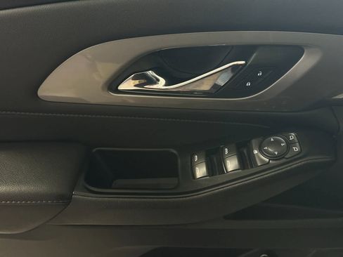 Used 2022 Chevrolet Traverse LT image 13
