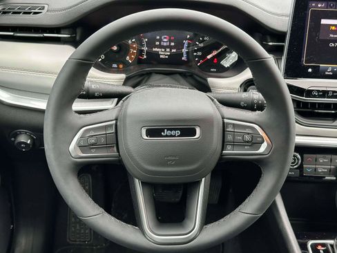 Used 2025 Jeep Compass Limited image 12