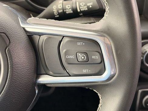 Used 2023 Jeep Wrangler Unlimited Sahara AWD/4WD image 13