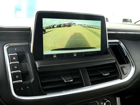 Used 2021 GMC Yukon SLT w/ Rear Media and Nav Package image 17