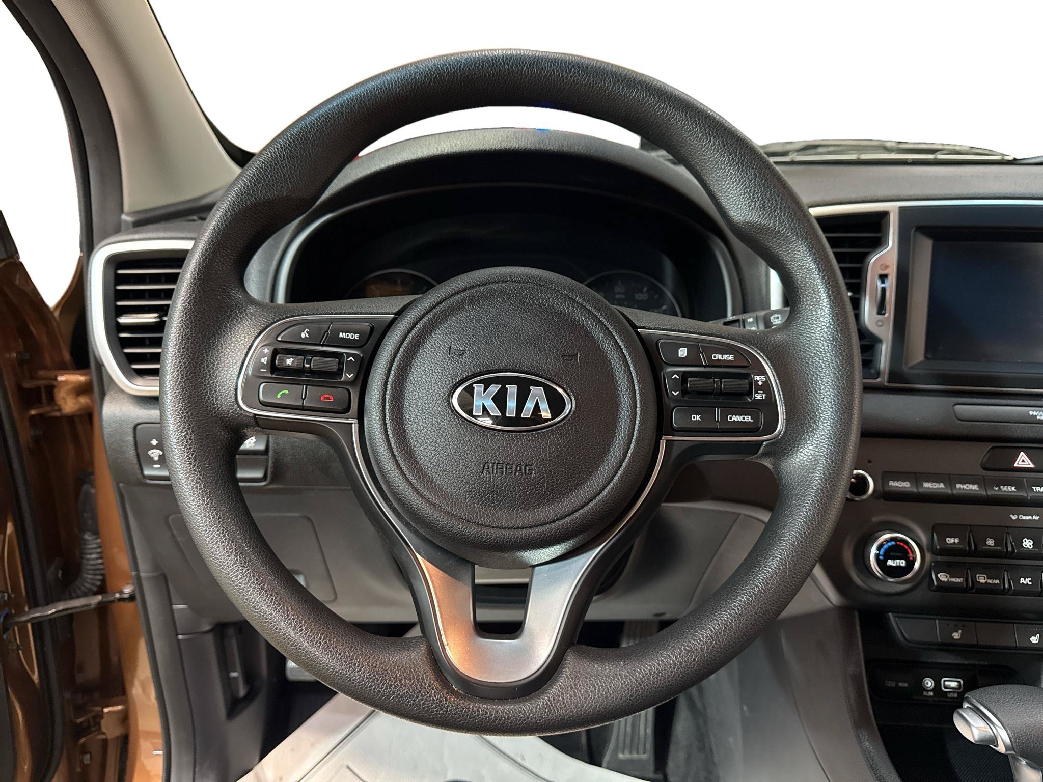 Used 2018 Kia Sportage LX w/ LX Technology Package FWD image 17