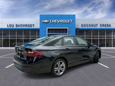 Used 2024 Volkswagen Jetta SE FWD image 8