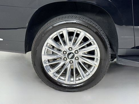 Used 2025 Cadillac Escalade ESV Premium Luxury AWD/4WD image 37