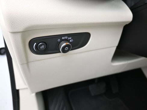 Used 2023 Buick Envision Essence image 13