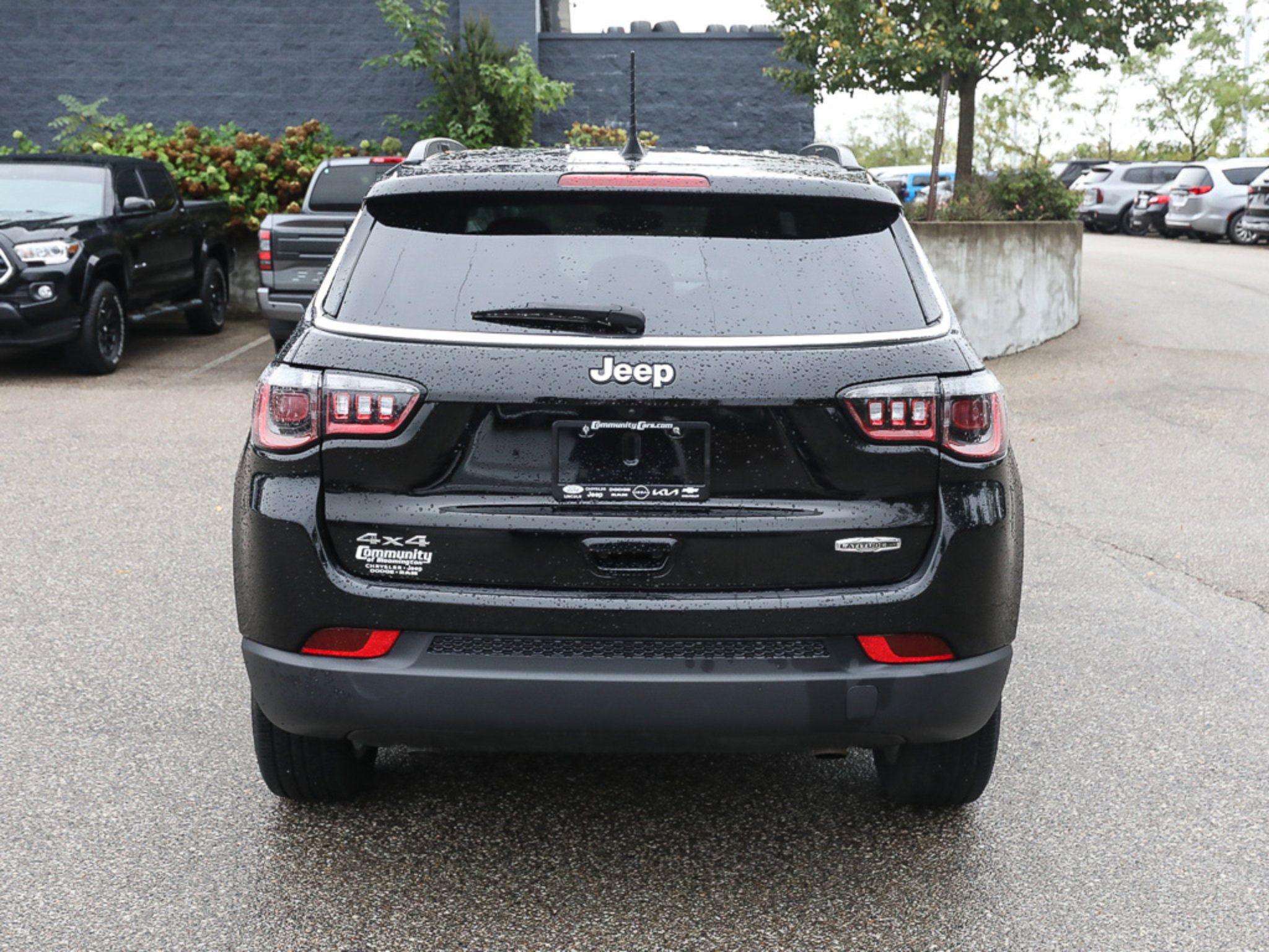 Used 2023 Jeep Compass Latitude AWD/4WD image 5