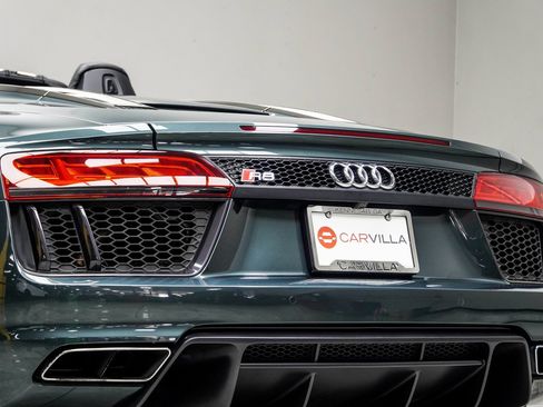 Used 2017 Audi R8 V10 w/ Carbon Exterior Package image 21