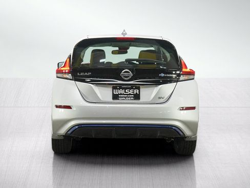 Used 2018 Nissan Leaf SV w/ SV Technology Package FWD image 4