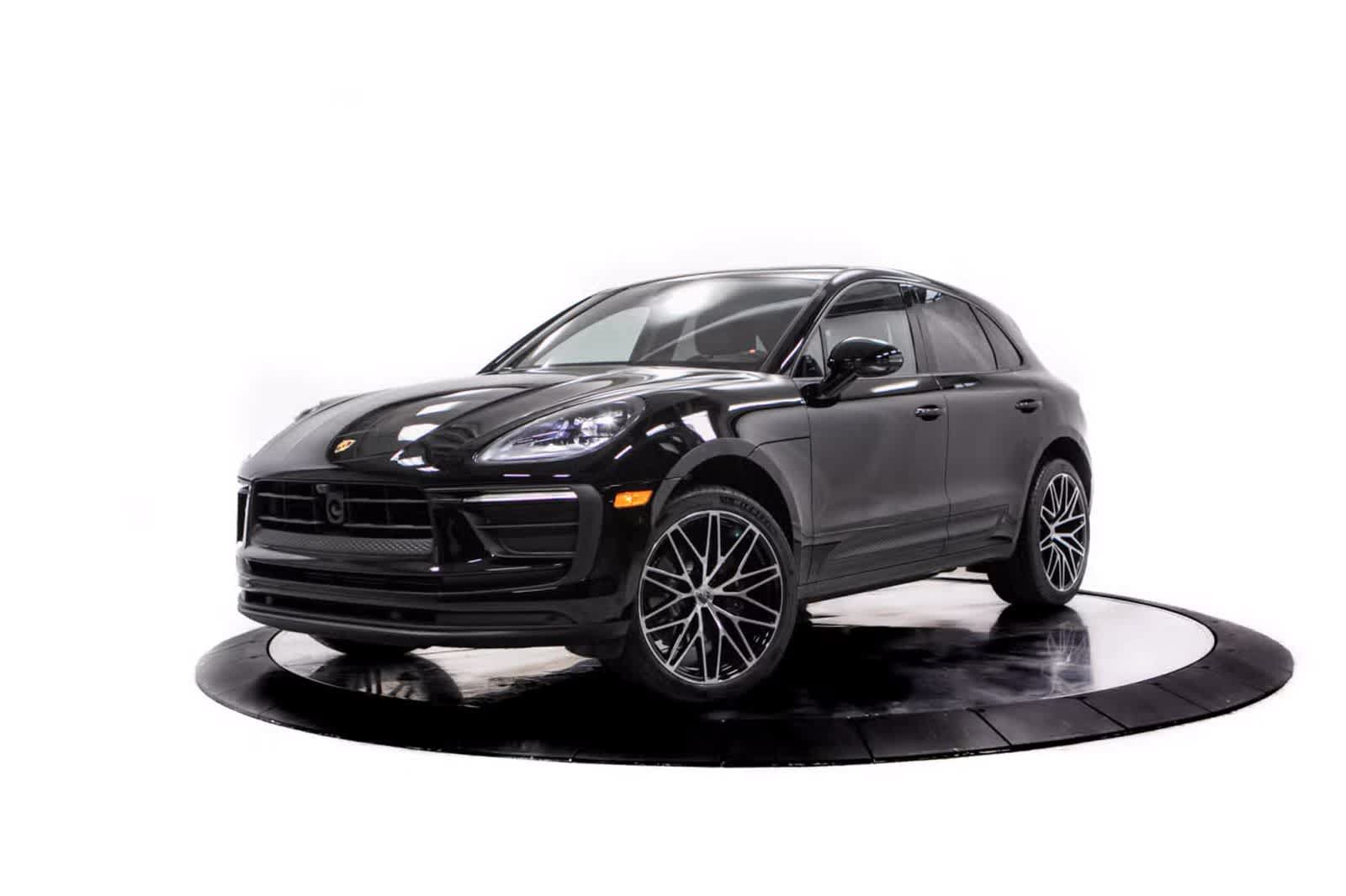 Certified 2026 Porsche Macan AWD/4WD image 1