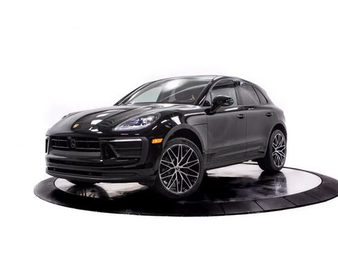 Certified 2026 Porsche Macan AWD/4WD image 1
