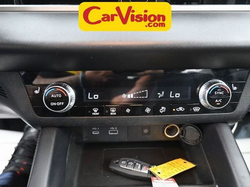 Used 2024 Mitsubishi Outlander SE image 16