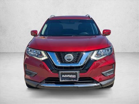 Used 2018 Nissan Rogue SV image 2