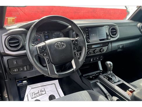 Used 2022 Toyota Tacoma TRD Off-Road AWD/4WD image 14