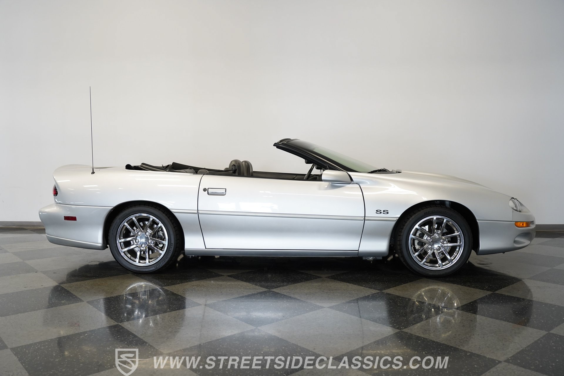 Used 2002 Chevrolet Camaro Z28 w/ SS Performance/Appearance Pkg RWD image 20