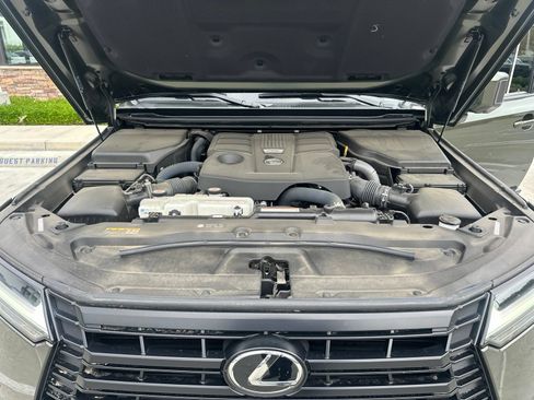 Used 2024 Lexus GX 550 w/ Accessory Package (Z1) AWD/4WD image 13