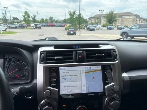 Used 2022 Toyota 4Runner SR5 Premium w/ Moonroof Package RWD image 21