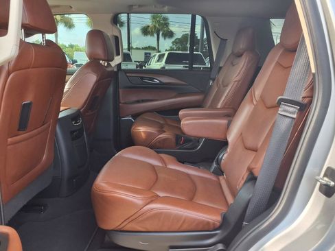 Used 2020 Cadillac Escalade Premium Luxury AWD/4WD image 24