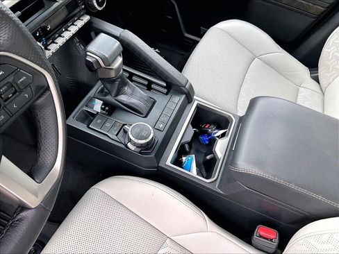 Used 2024 Toyota Tacoma Limited w/ Limited Package (LT) image 20