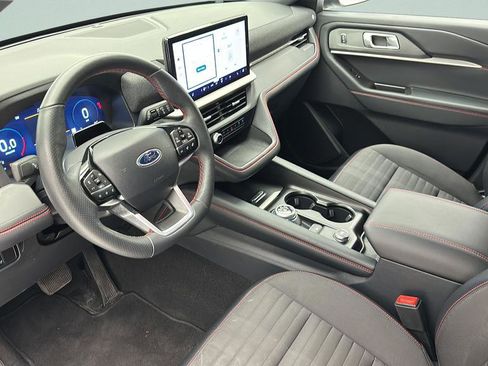 Used 2025 Ford Explorer ST-Line w/ ST-Line Street Pack AWD/4WD image 12