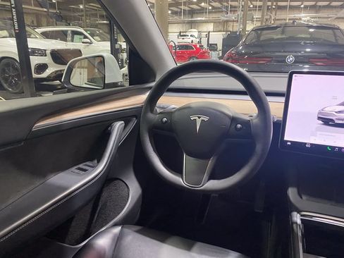 Used 2023 Tesla Model Y Long Range AWD/4WD image 4