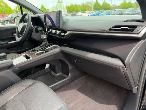 Used 2025 Toyota Sienna Platinum AWD/4WD image 13