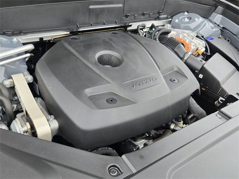 Used 2023 Volvo XC90 T8 Ultimate w/ Lounge Package image 18