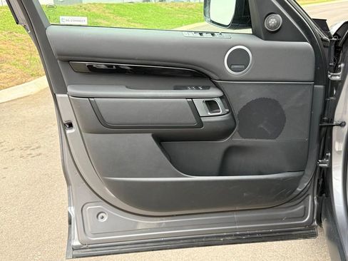 Certified 2025 Land Rover Discovery S image 17