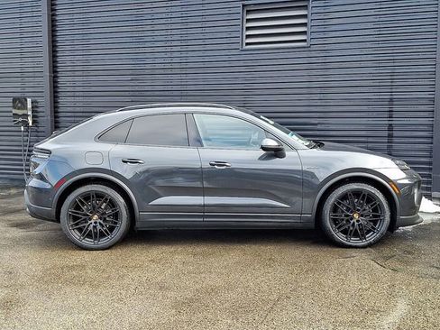 New 2026 Porsche Macan 4 Electric image 8
