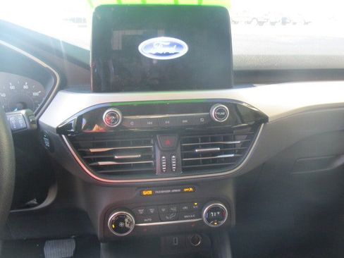Used 2020 Ford Escape SE image 13