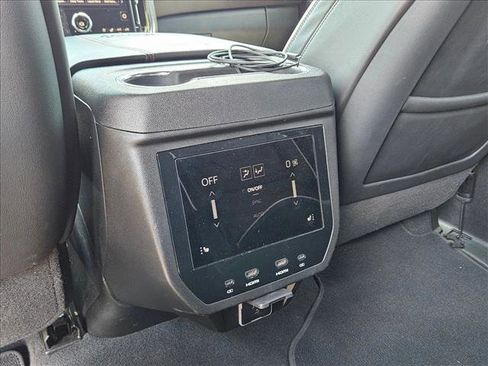 Used 2025 GMC Yukon XL AT4 Ultimate AWD/4WD image 17