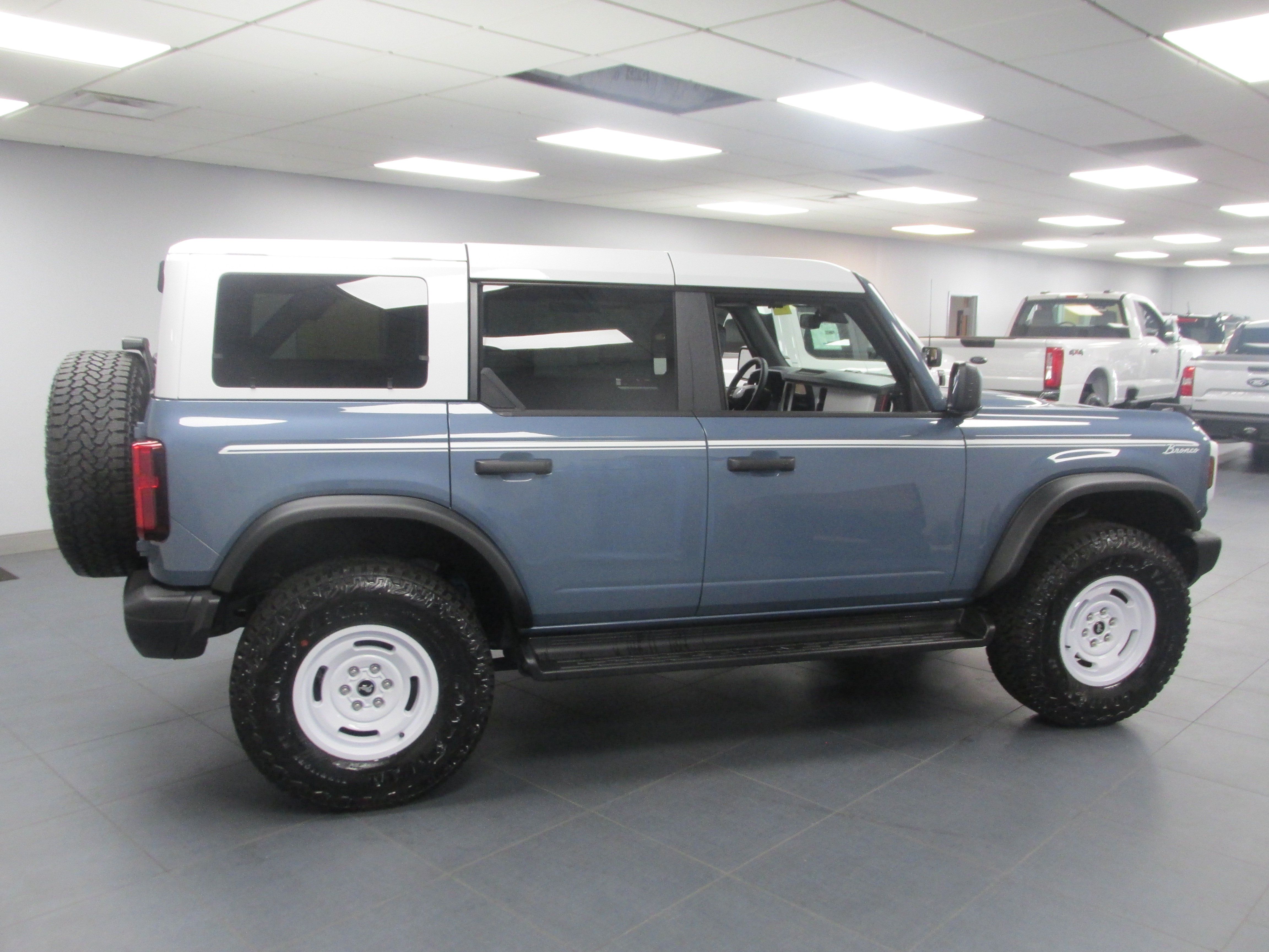 New 2025 Ford Bronco Heritage Edition AWD/4WD image 4