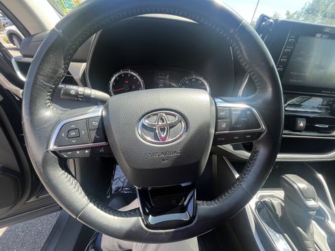 Used 2020 Toyota Highlander LE AWD/4WD image 19
