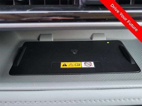 Used 2024 Toyota Highlander XLE AWD/4WD image 13