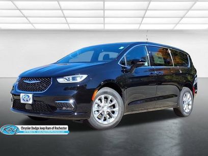 New 2026 Chrysler Pacifica Select