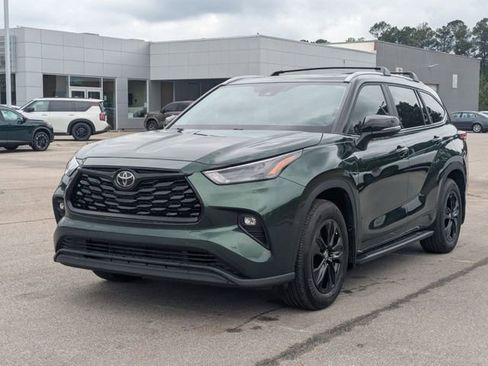 Used 2023 Toyota Highlander XLE FWD image 7