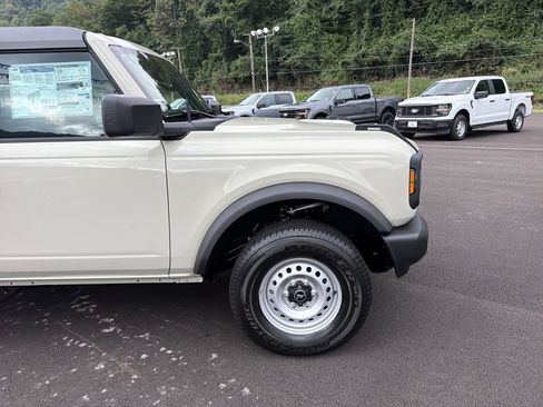 New 2026 Ford Bronco 2-Door AWD/4WD image 2