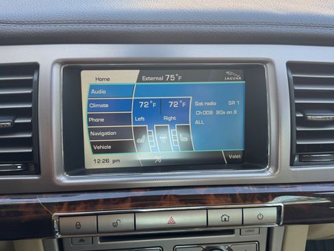 Used 2011 Jaguar XF image 13