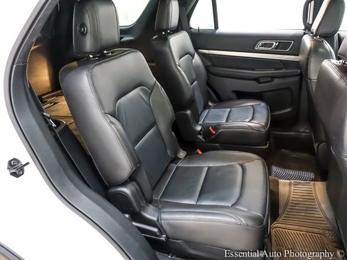 Used 2018 Ford Explorer XLT w/ Equipment Group 202A image 33