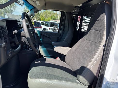 Used 2024 GMC Savana 2500 w/ Driver Convenience Package RWD image 8