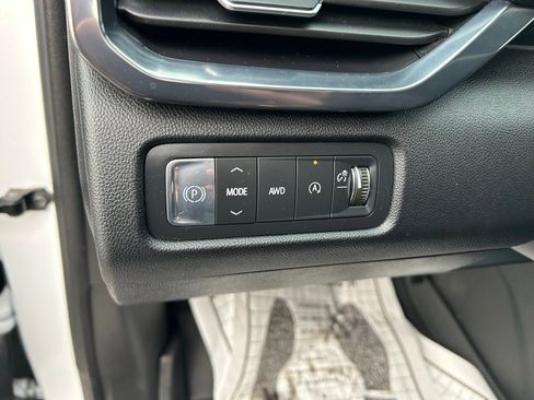 Used 2024 GMC Acadia AT4 w/ Luxury Package image 21